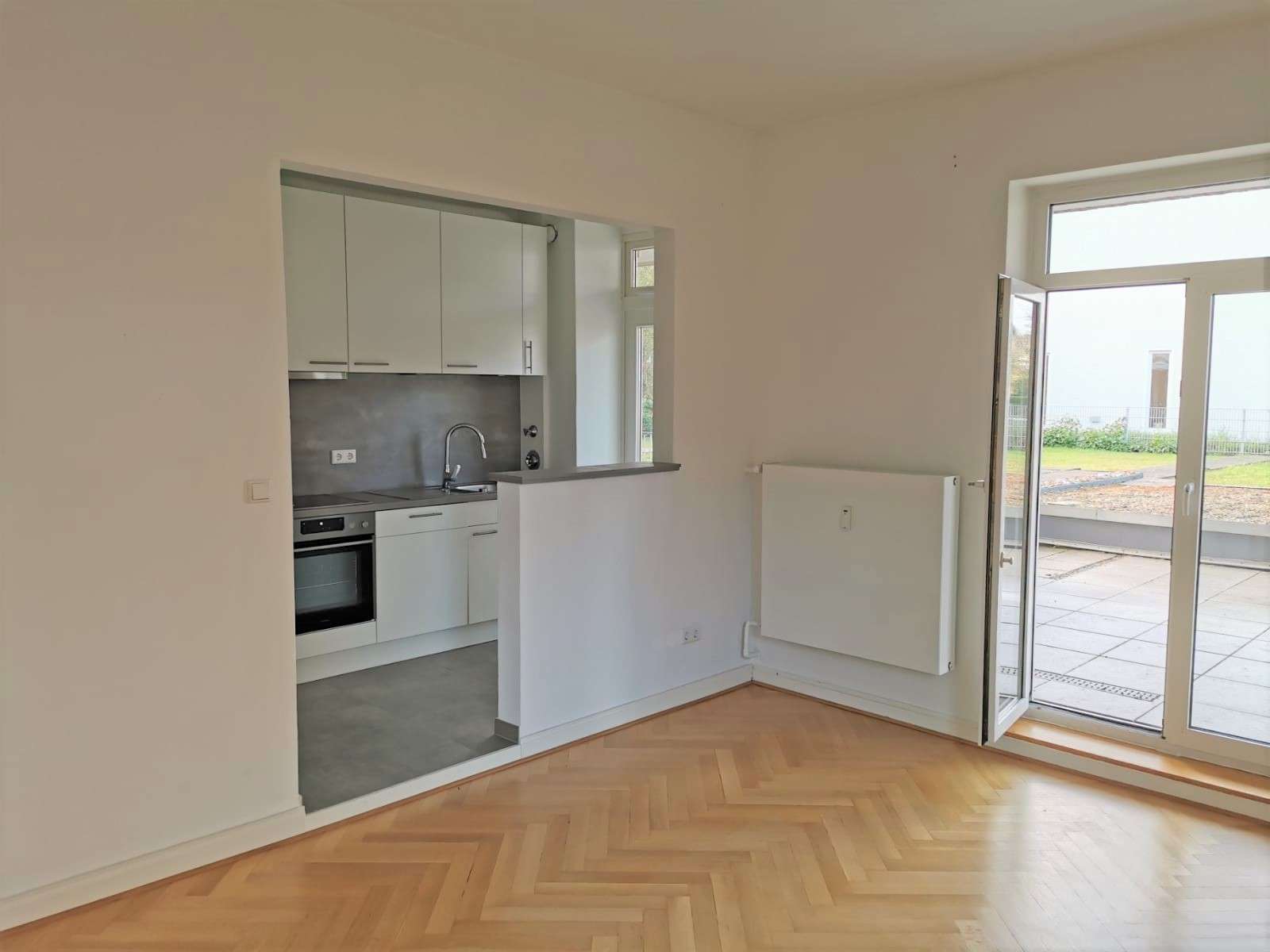 Blick Wohnbereich -> Küche – 30A Immobilien - Mietwohnungen